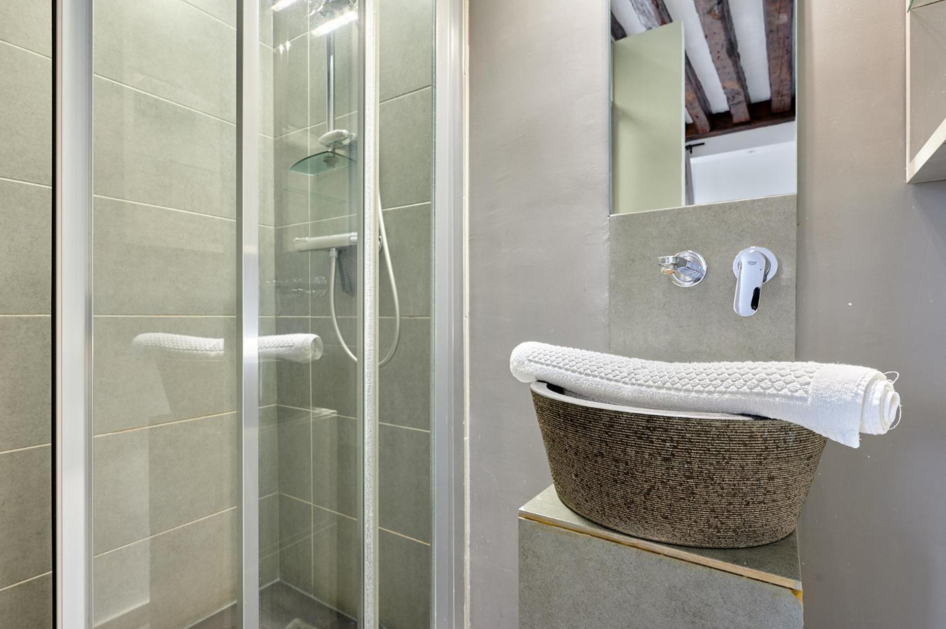 Apartment Center Of Paris By Studio Prestige Экстерьер фото